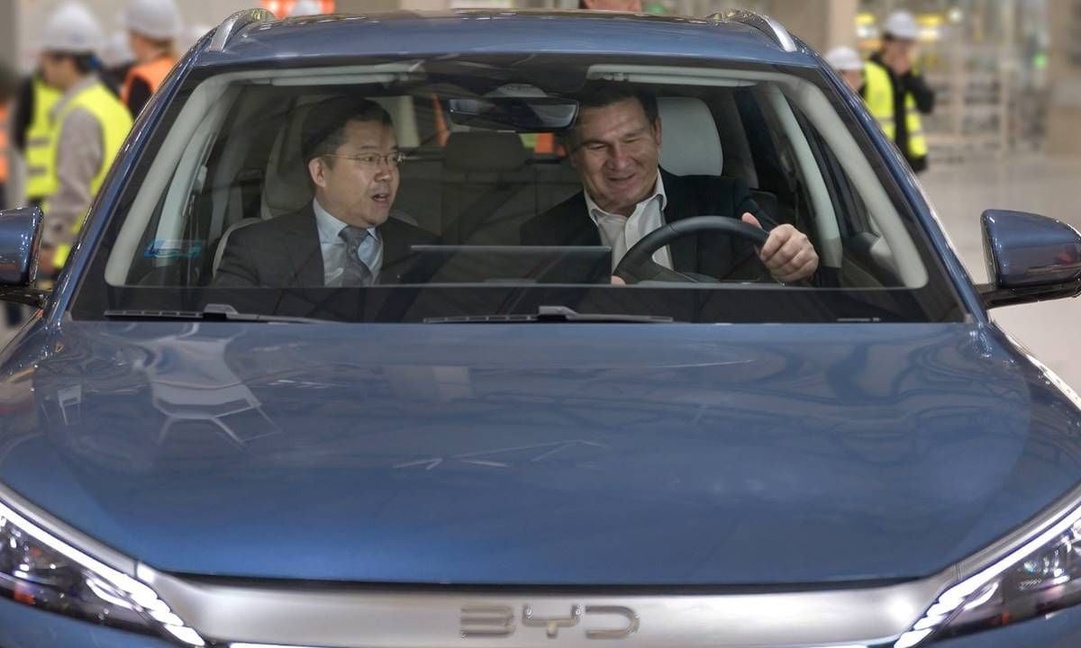 BYD acelera en Europa: su fábrica de Hungría ya prepara el desembarco masivo de coches chinos sin aranceles