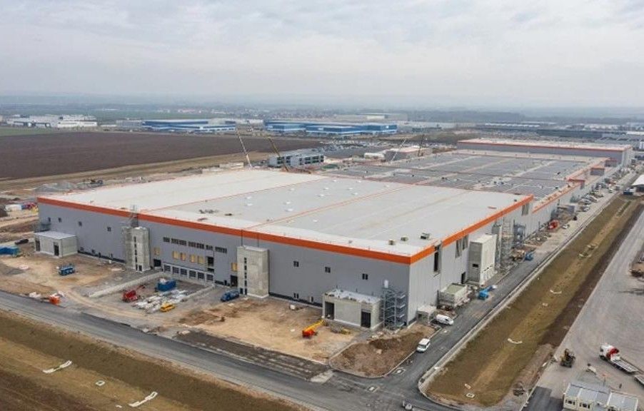 CATL empieza a fabricar baterías en Europa: su nueva planta producirá hasta 100 GWh al año