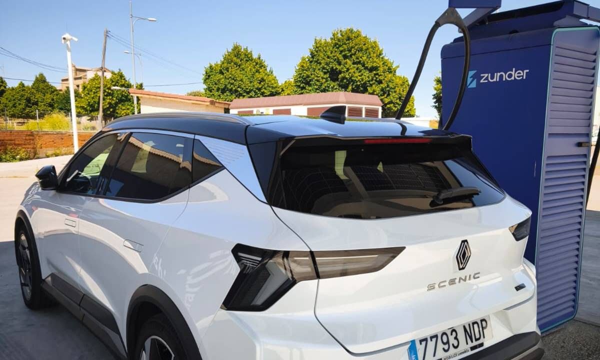 España acelera la instalación de cargadores rápidos y ultima el plan de ayudas a la compra de coches eléctricos