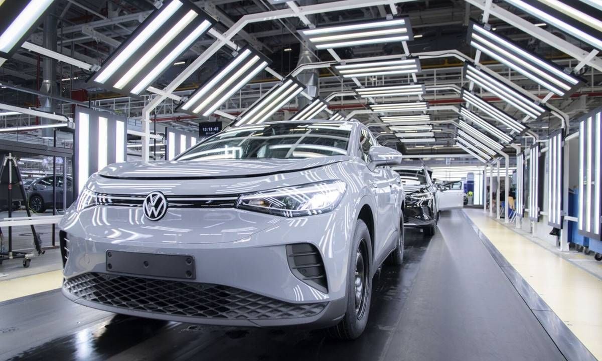 ¿Coches chinos fabricados en las plantas de Volkswagen, BMW o Mercedes? Alemania ya contempla una posibilidad impensable hace solo cinco años