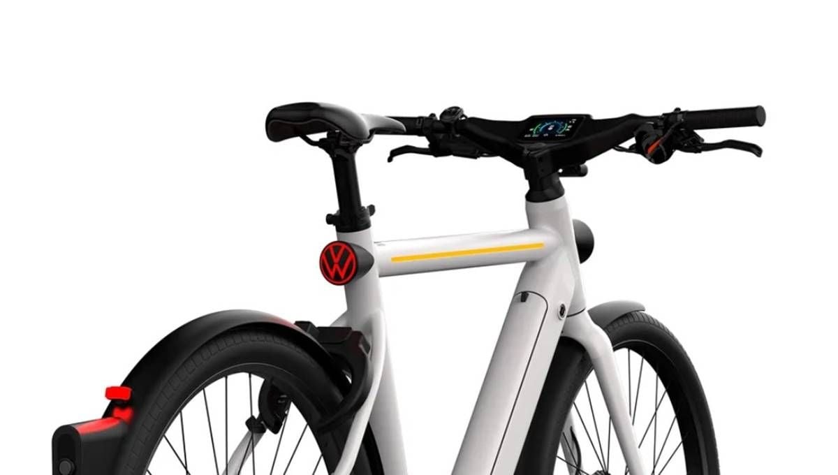 La bicicleta eléctrica que estrena la primera cámara trasera integrada del mundo y gafas inteligentes para aumentar la seguridad