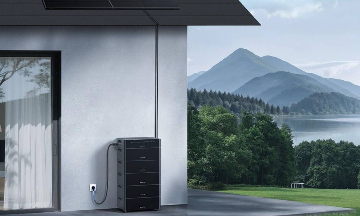 La batería solar de 970 euros que puedes ampliar hasta 15,36 kWh y conectar a 4 kW de paneles