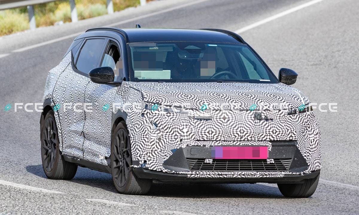 El Renault Scenic 2027 se deja ver por primera vez y apunta a cambios importantes: batería LFP, 92 kWh y 700 km de autonomía