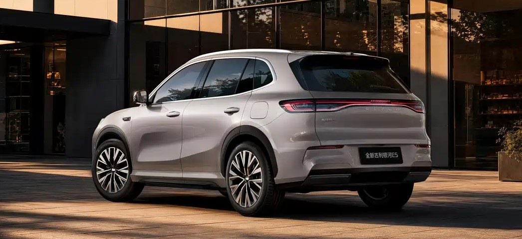 El nuevo Geely E5 da un enorme salto adelante: más potencia, más autonomía y 800 V
