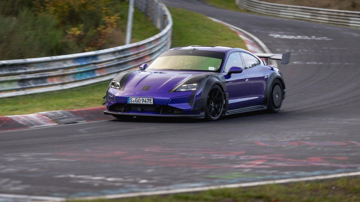 El Porsche Taycan Turbo GT rompe el crono en Nürburgring y ya es el coche eléctrico de producción más rápido del Infierno Verde