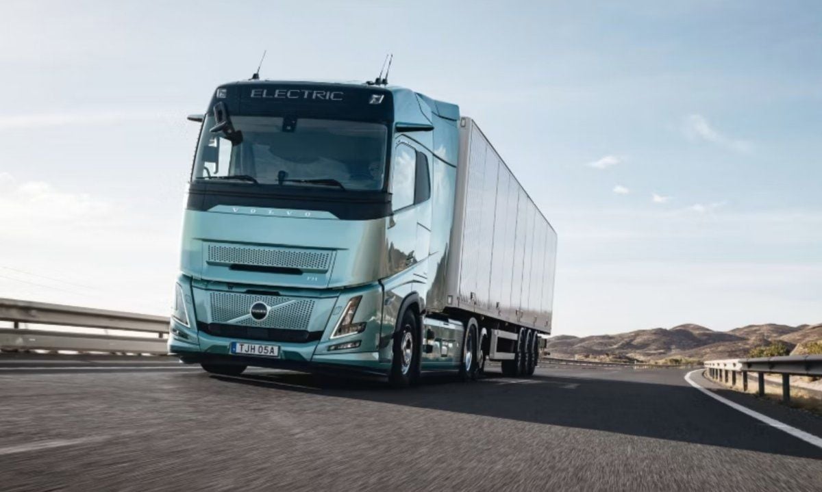 Volvo rompe una barrera histórica: su nuevo camión eléctrico ya recorre 700 kilómetros sin recargar