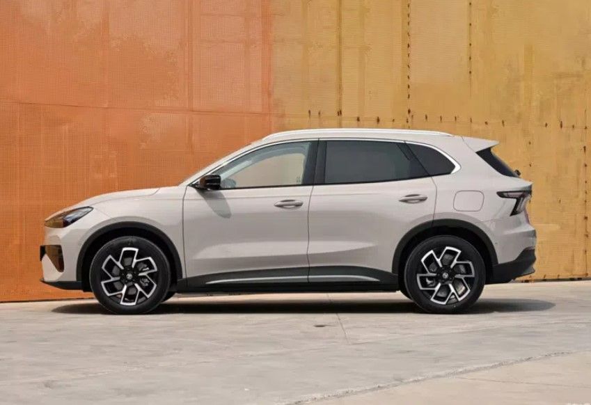 600 km de autonomía, batería semisólida y por menos de 15.000 euros: llega el nuevo MG 4X