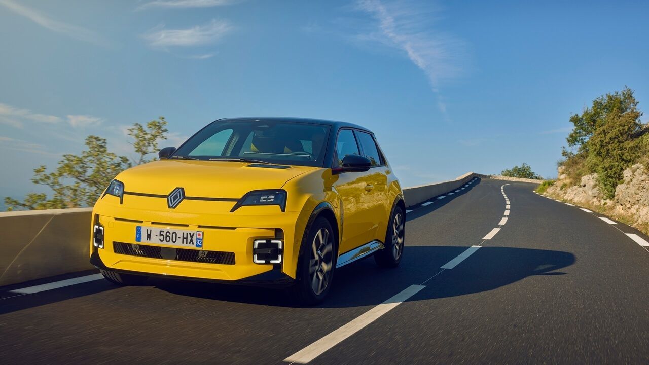 Explotan las ventas de eléctricos en Europa: en abril aumentaron casi un 40% por la subida del combustible