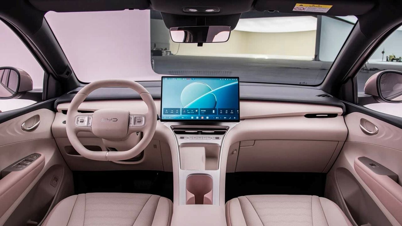 Se presenta el nuevo BYD Seagull, que ahora es más grande y de tracción trasera para competir con el Geely E2