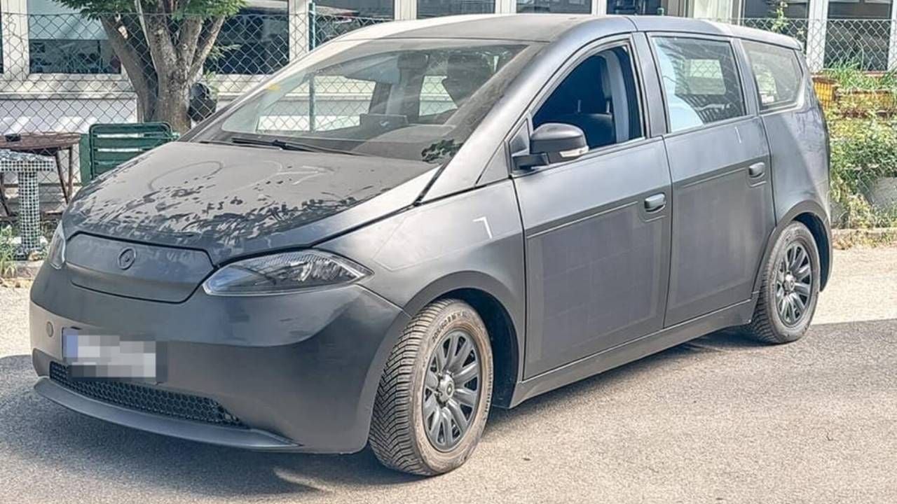 El coche solar que quería cambiar el mundo ahora se vende por 600 euros