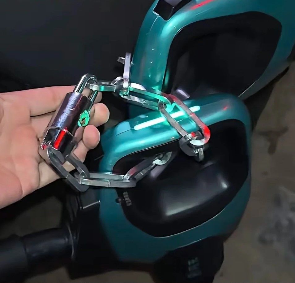 ¿Sabotaje contra BYD? Bloquean con cadenas un cargador y las redes señalan a la competencia