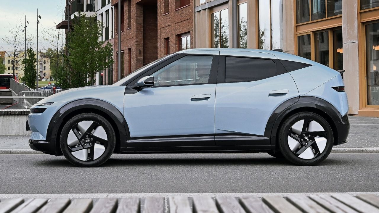 El  Hyundai IONIQ 3 ya tiene precio en Europa, y va directo a por el Volkswagen ID. Polo