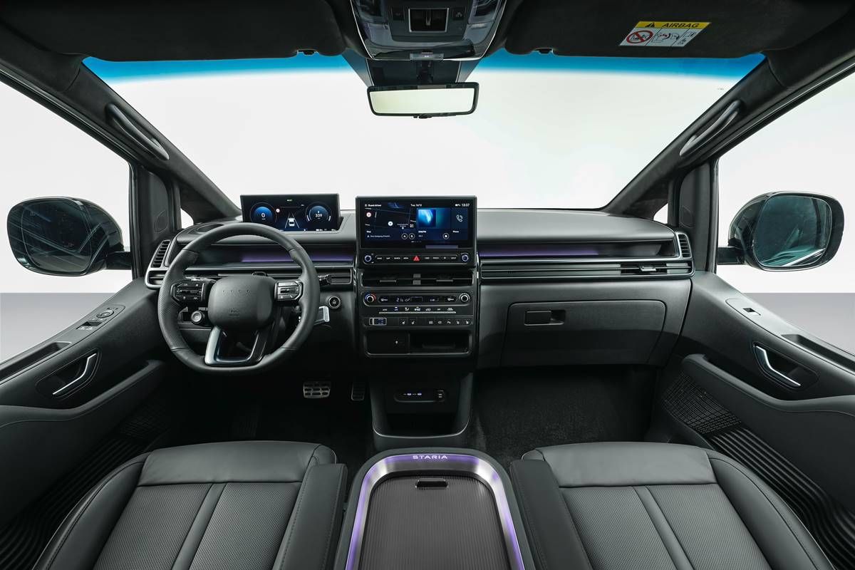 Hyundai Staria Electric: 9 plazas, 800 voltios y más de 400 km de autonomía para conquistar a las familias