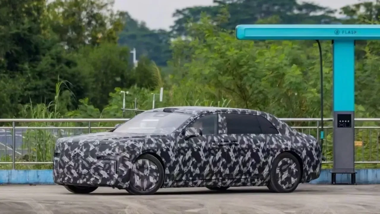 Tras superar a Bugatti, BYD ahora va a por Rolls-Royce con un lujoso eléctrico equipado con baterías de estado sólido
