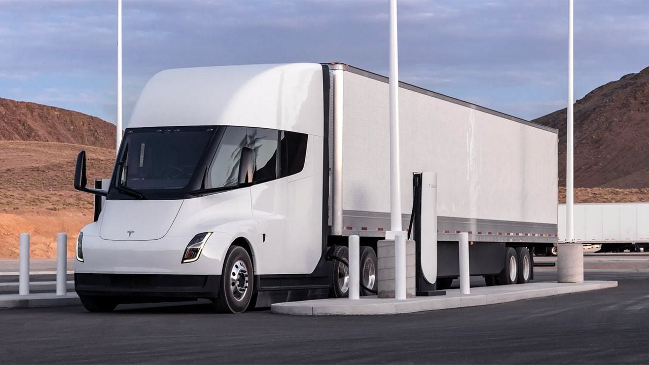 Tesla realiza un movimiento importante para traer (por fin) el camión Semi a Europa