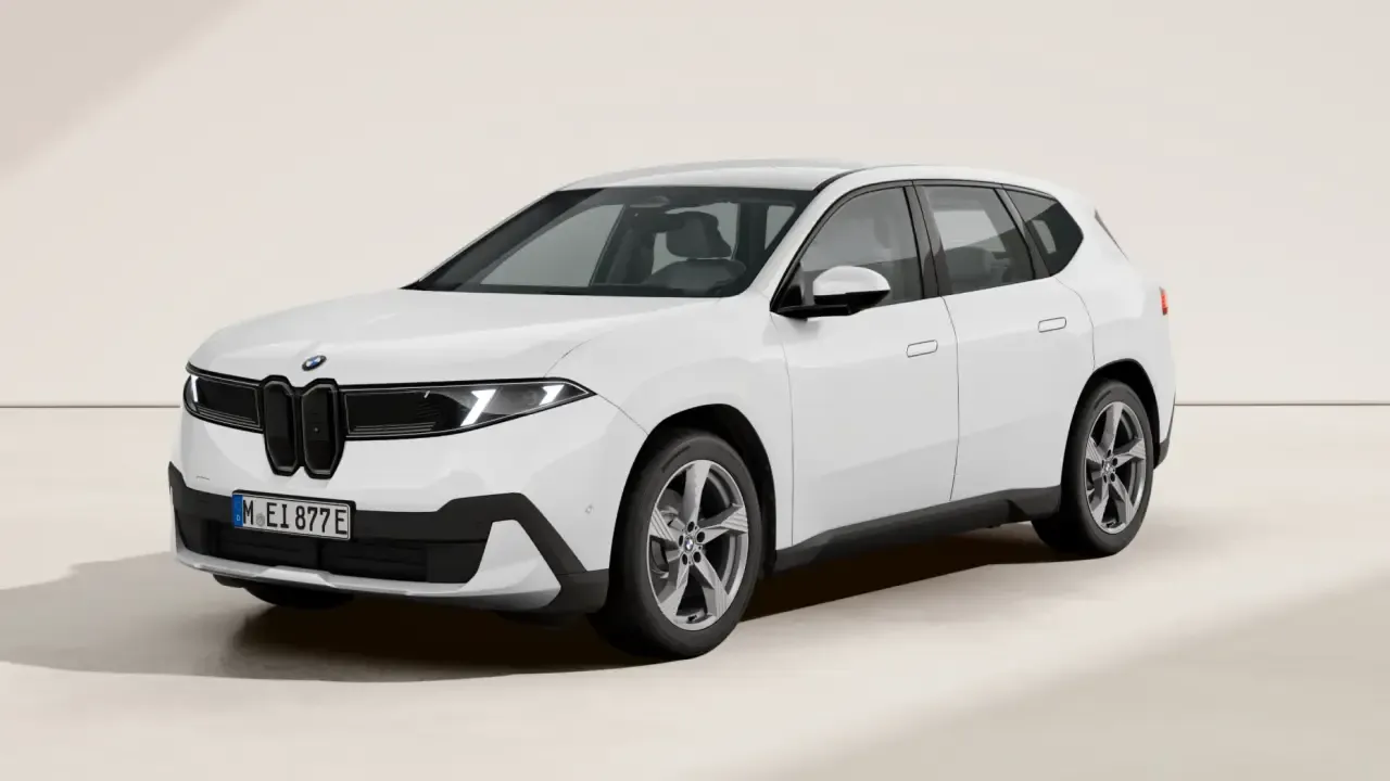 El BMW iX3 eléctrico ahora es más barato que el X3 de gasolina: su nueva versión de acceso mantiene una buena autonomía