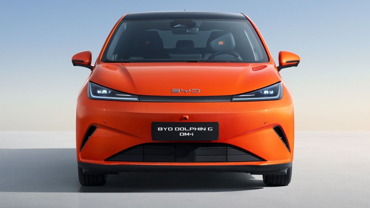 El BYD Dolphin G sigue destapándose: primeras imágenes del interior y la zaga