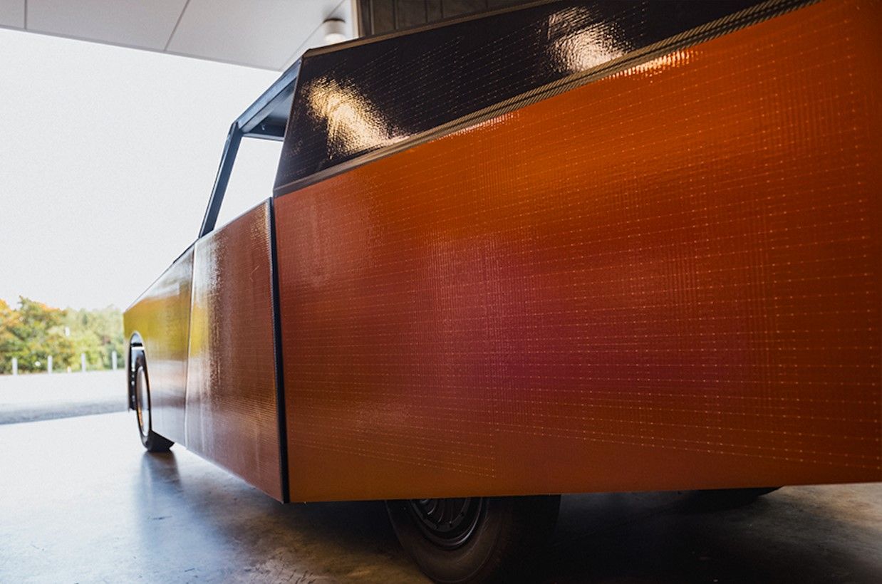 Este coche eléctrico genera más energía de la que necesita para circular