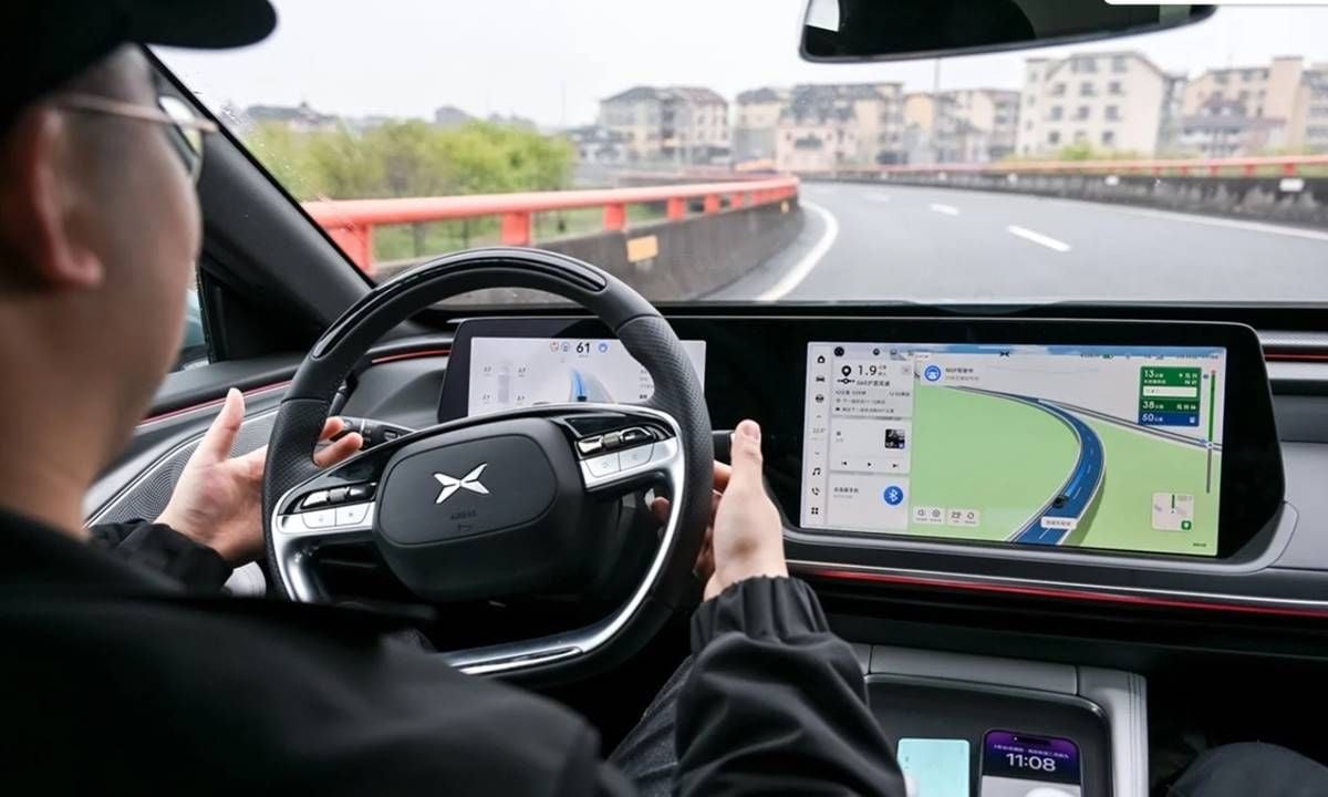 El sistema de conducción autónoma de Xpeng se pone a prueba en las calles de París, donde muestra sus limitaciones