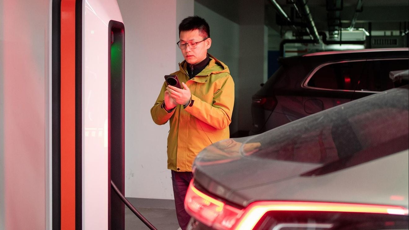Geely anuncia un cargador de 2,2 MW y tarda solo seis días en ponerlo en funcionamiento