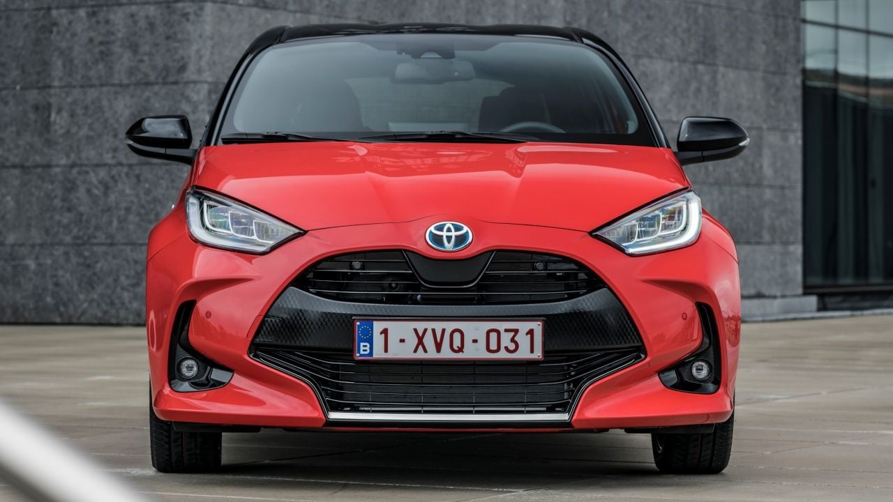 Tras arrasar con el C-HR+, Toyota lanzará un Yaris eléctrico para competir contra el Renault 5