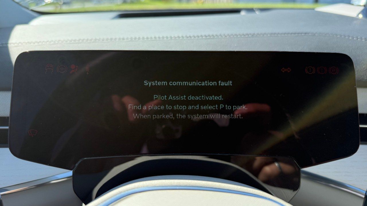 Harto de los fallos con su Volvo EX90, un conductor crea una página web para denunciarlo