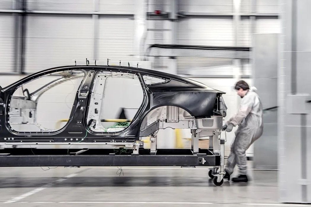 El Polestar 2 se reinventa: más grande, más equipado y con carga a 800 voltios