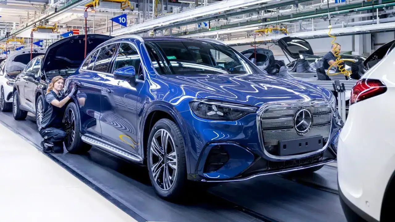 El Mercedes GLC eléctrico arrasa: la demanda supera las previsiones y se acelera la producción