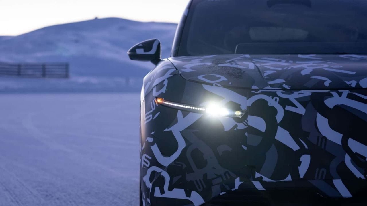 Al Tesla Model Y le sale un nuevo rival: primeras imágenes del Lucid Cosmos