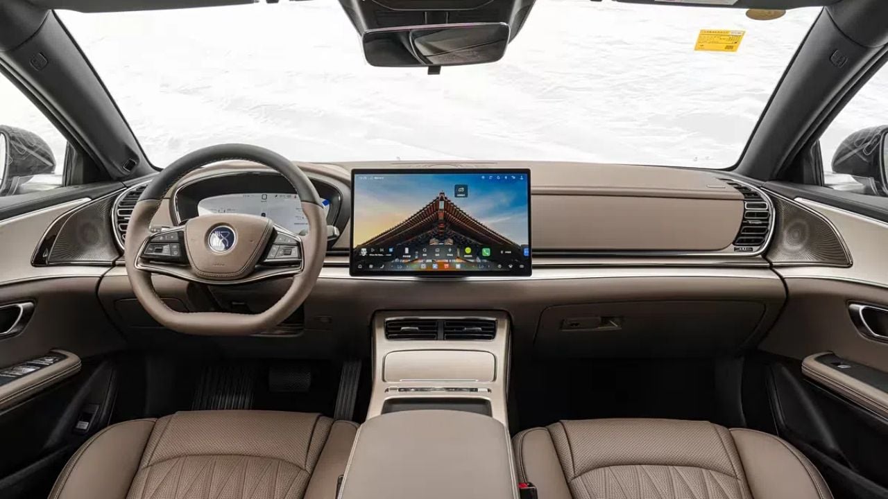 El BYD Han se renueva con 322 CV, hasta 705 km de autonomía y más eficiente que el Tesla Model 3