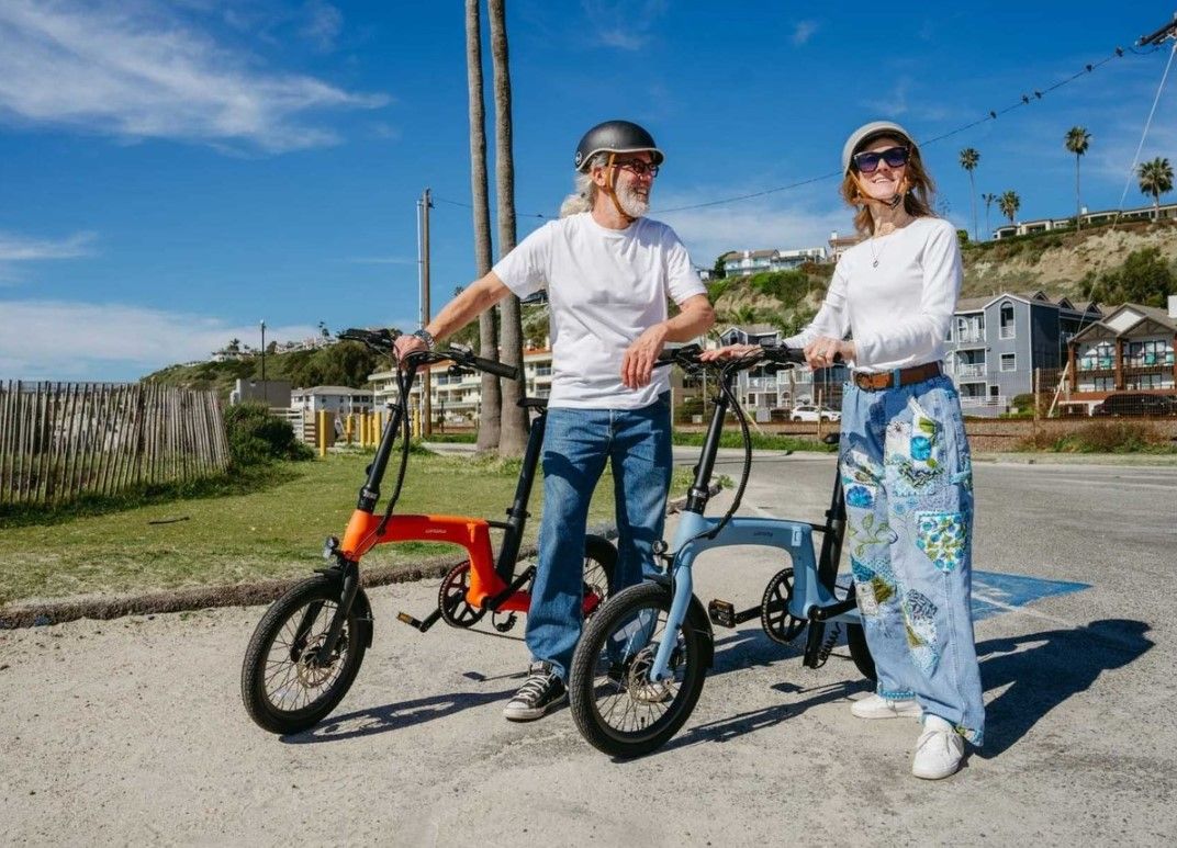 Carbono, hasta 160 km de autonomía y un peso récord: así es la nueva bicicleta plegable que llega a Europa