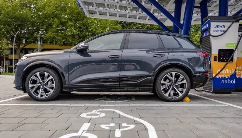 Audi Q6 e-tron vs XPeng P7+: la tecnología china ya pone contra las cuerdas a Alemania
