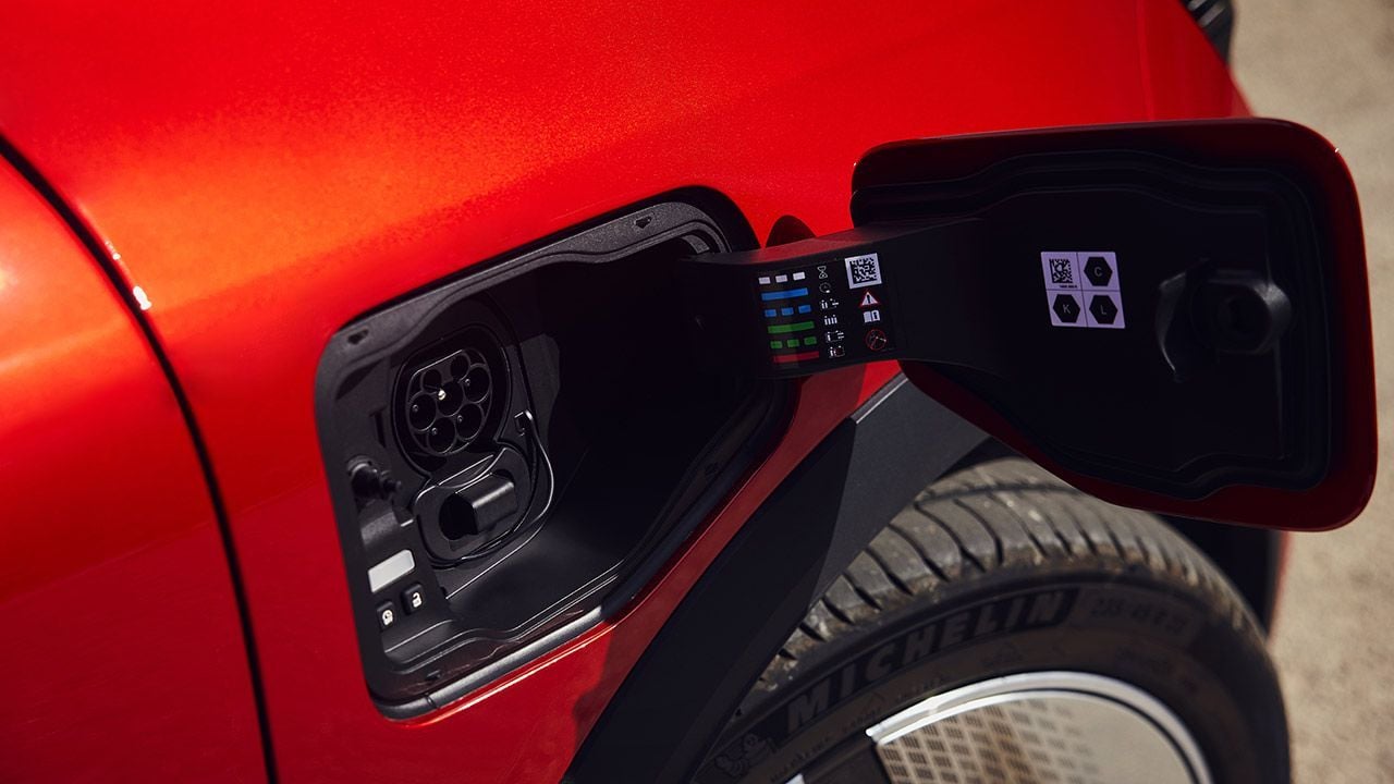 El Renault Scenic E-Tech estrena una nueva opción que reduce los tiempos de carga en alterna a la mitad