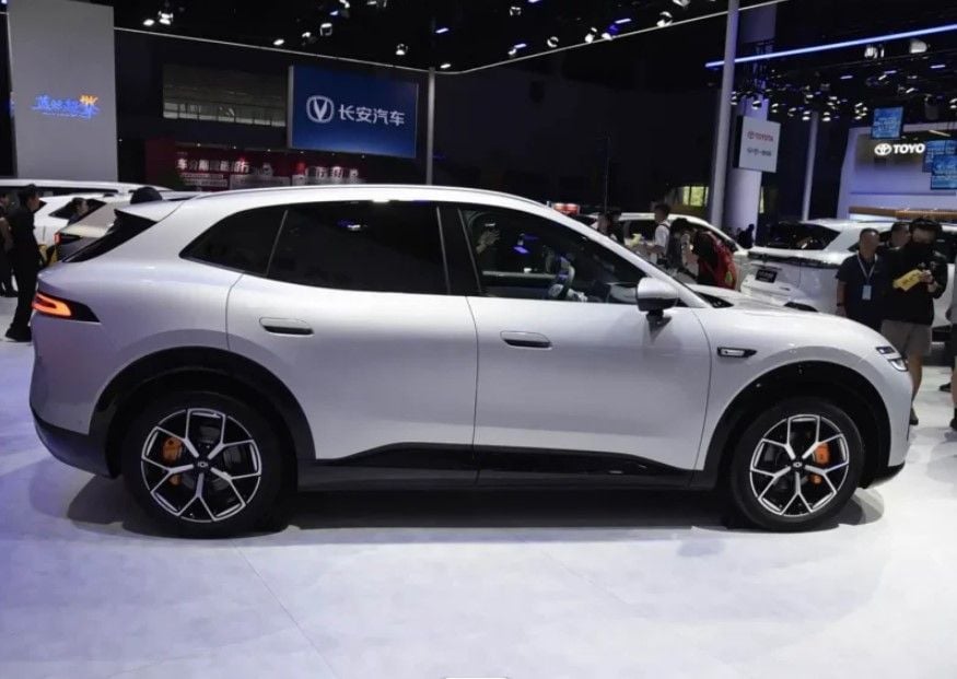 700 km de autonomía, carga rápida en 9 minutos y un precio de unos 19.000 euros: este SUV de Changan quiere arrasar
