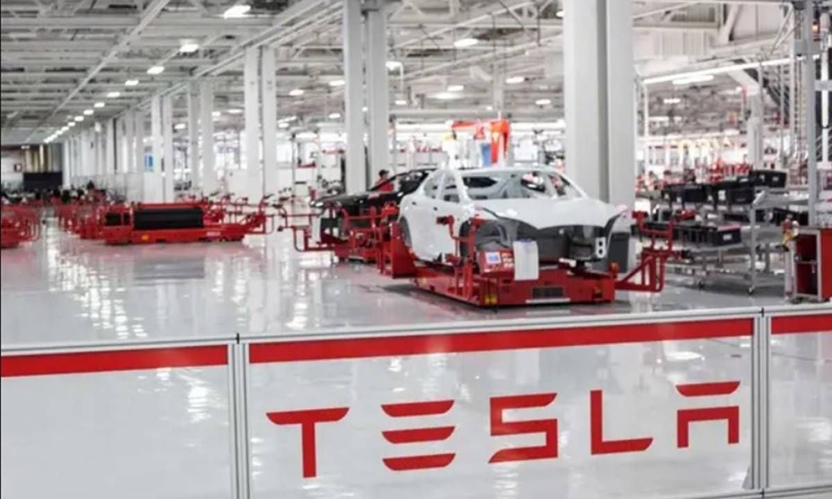 Tesla produce hasta seis veces más coches por fábrica que sus rivales. Y eso explica muchas cosas