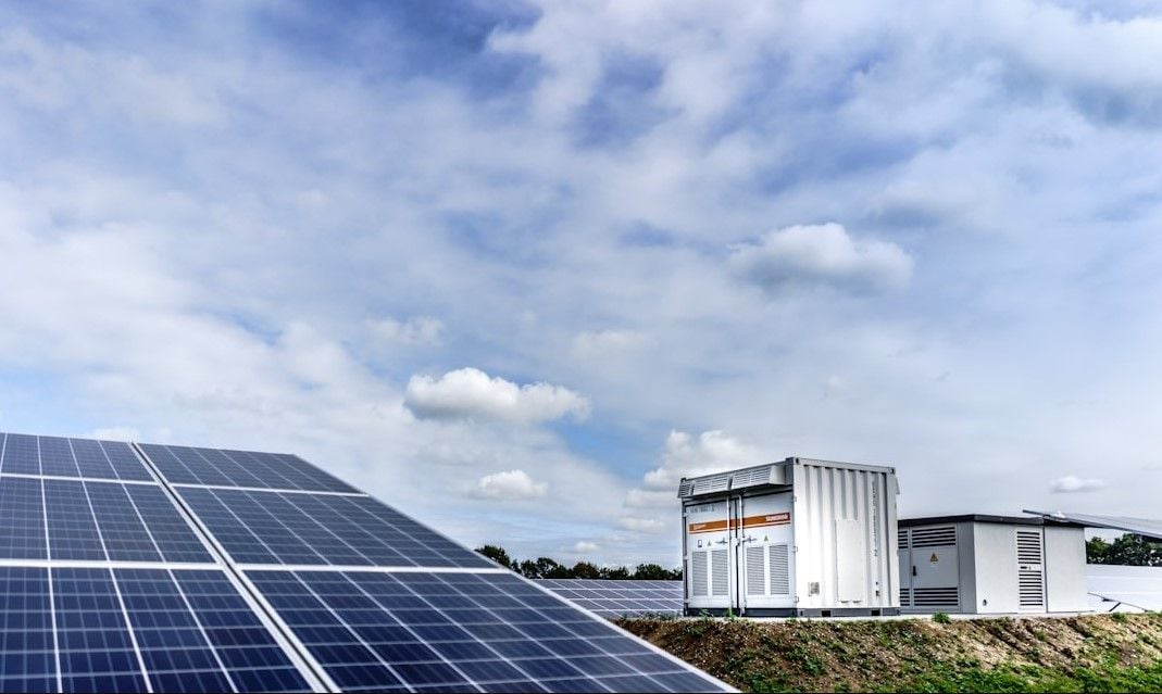 El país más pequeño del mundo quiere abandonar el diésel con una gigantesca planta solar con baterías