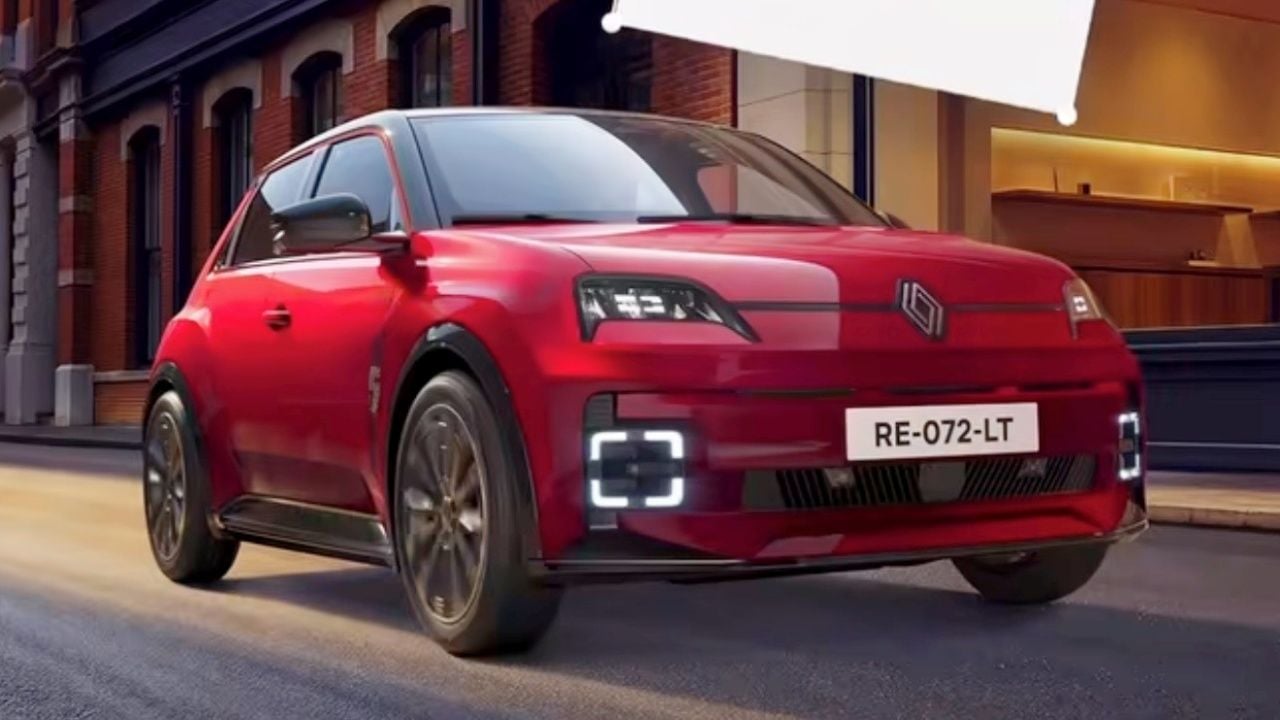 El Renault 5 ahora está disponible en rojo, la marca continúa actualizando con cuentagotas su superventas eléctrico