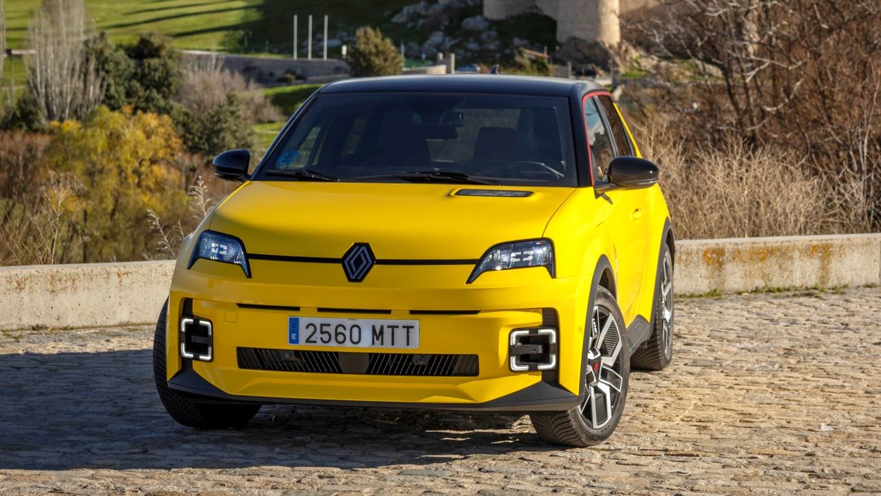 El Renault 5 aumenta su autonomía por sorpresa, comienza el contraataque al Volkswagen ID. Polo