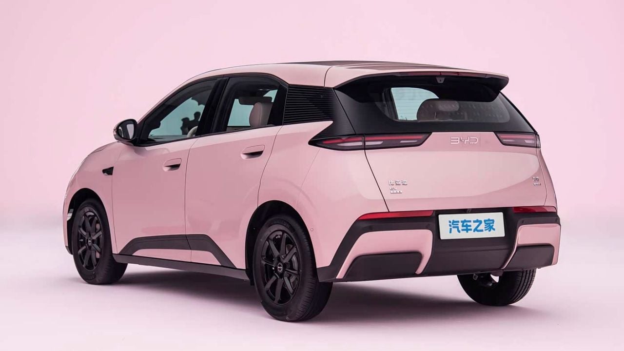 Se presenta el nuevo BYD Seagull, que ahora es más grande y de tracción trasera para competir con el Geely E2