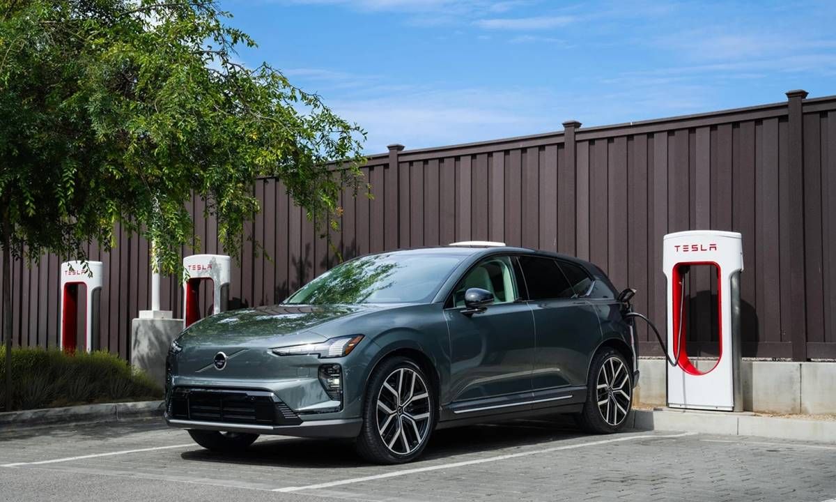 Volvo abre la puerta a los Supercargadores de Tesla en Europa para sus coches eléctricos desde su propia App
