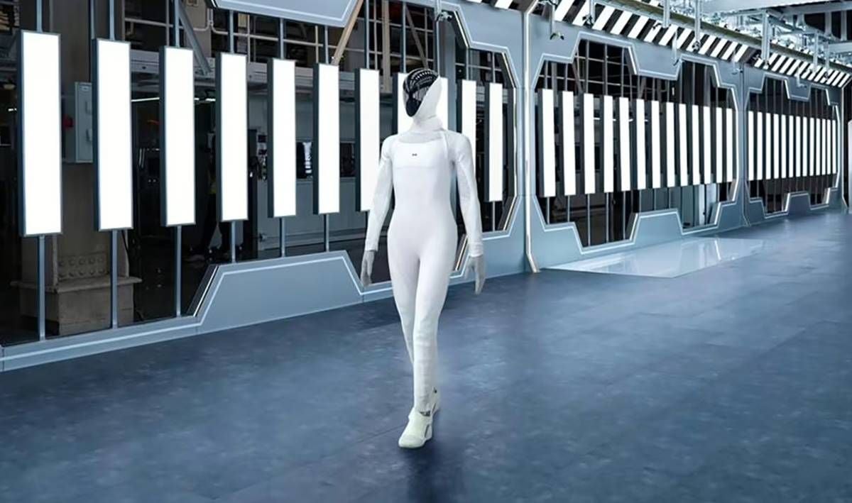 XPeng empieza a fabricar su robot humanoide IRON: sale caminando de la línea de producción