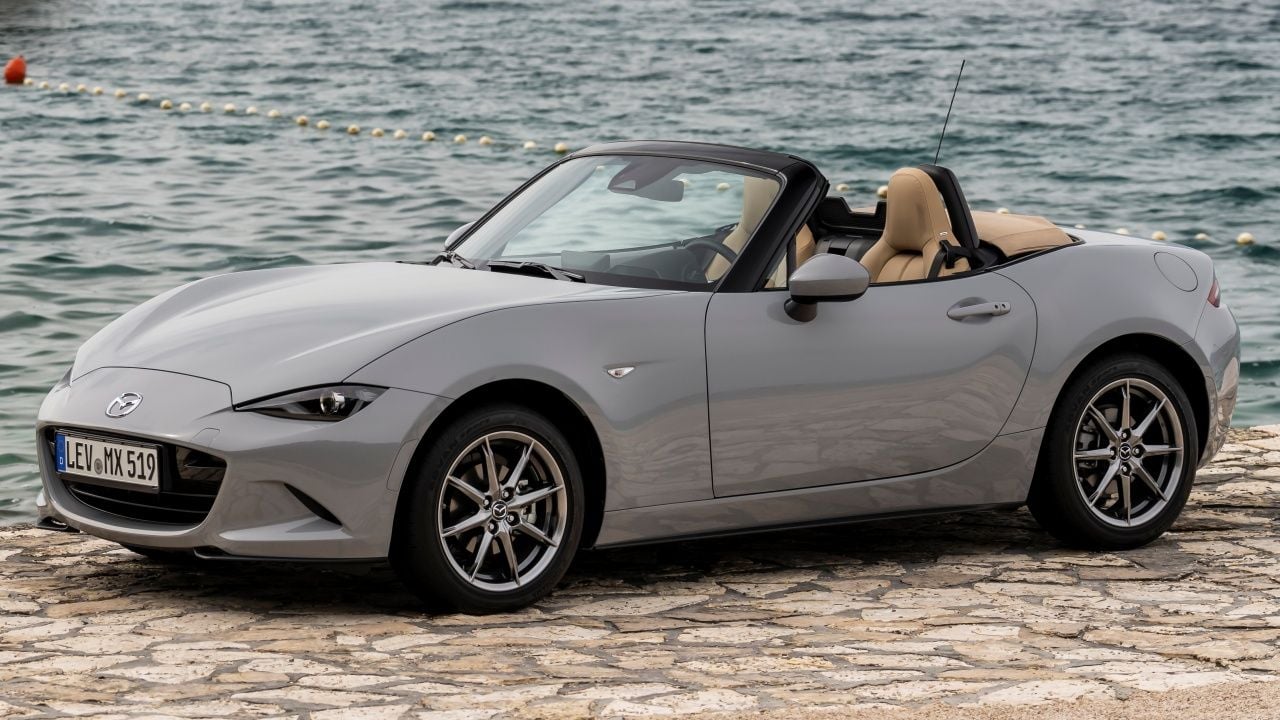 El próximo Mazda MX-5 tendrá versión eléctrica: ni siquiera los deportivos más míticos son inmunes a la electrificación