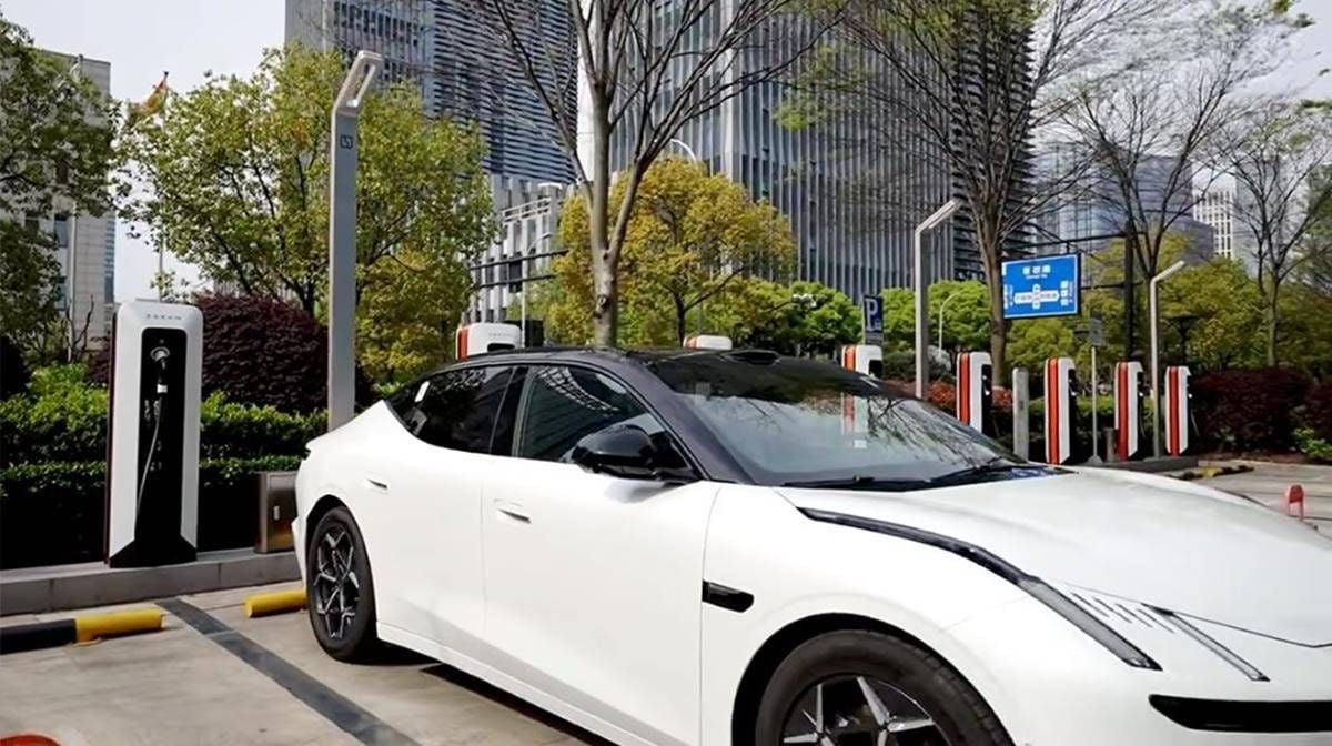 Geely anuncia un cargador de 2,2 MW y tarda solo seis días en ponerlo en funcionamiento