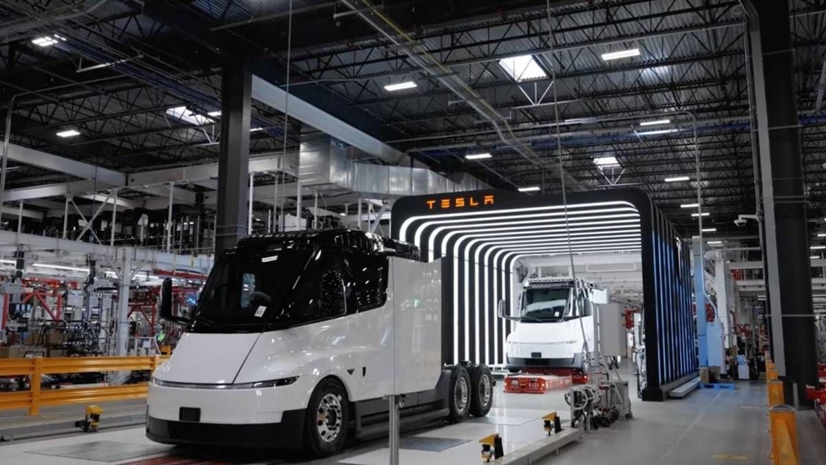 Tesla empieza a entregar el Semi: 805 km de autonomía y una tecnología que cambia por completo el camión eléctrico