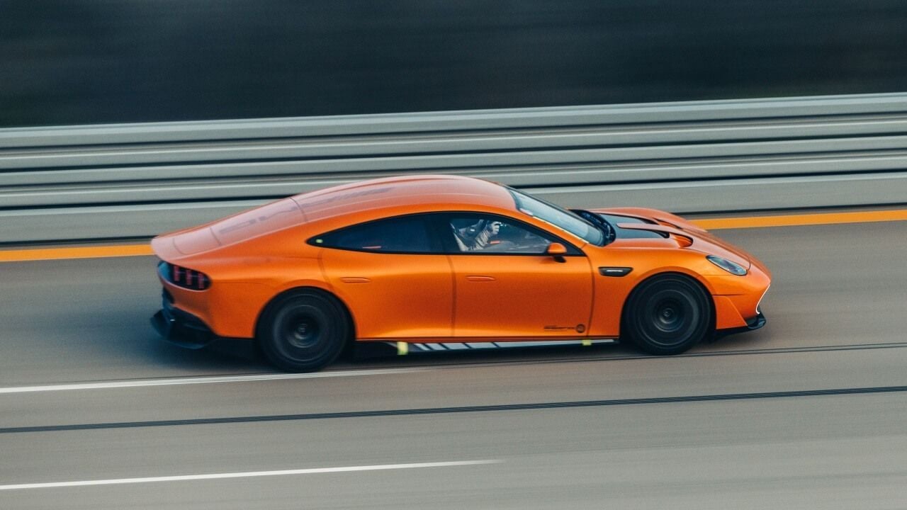 El Mercedes-AMG GT XX revienta varios récords chinos, recorriendo casi 5.500 km en 24 horas y 'dando la vuelta al mundo' en menos de 8 días