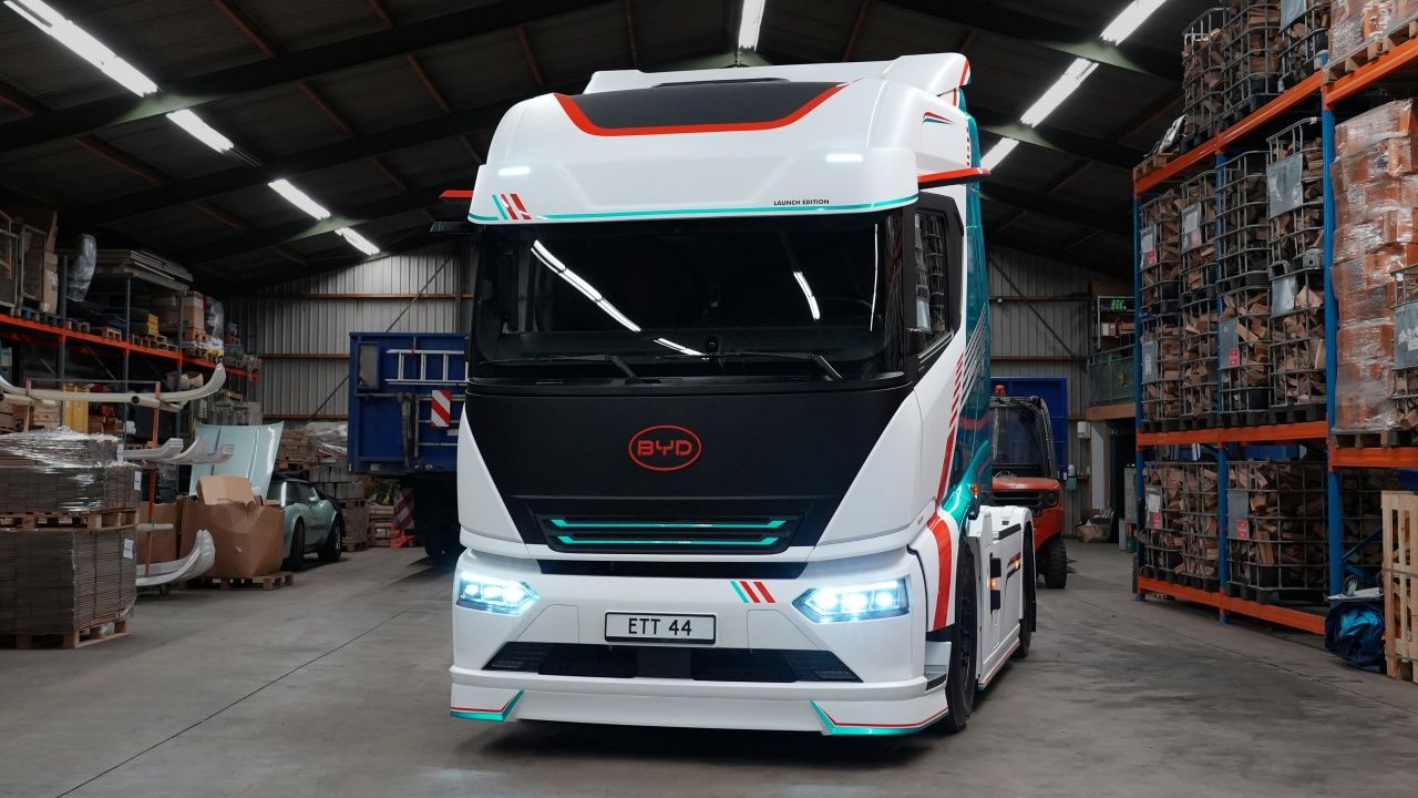 BYD lanza en Europa el ETT 44, un camión eléctrico con 600 km de autonomía, carga en 20 minutos y garantía de 1,2 millones de km