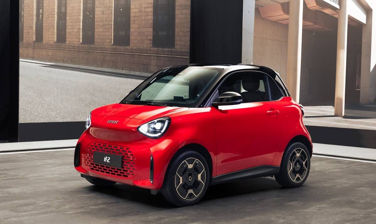 smart resucita su mítico Fortwo: en smart #2 llega con 290 km de autonomía y un tamaño ideal para aparcar en cualquier sitio