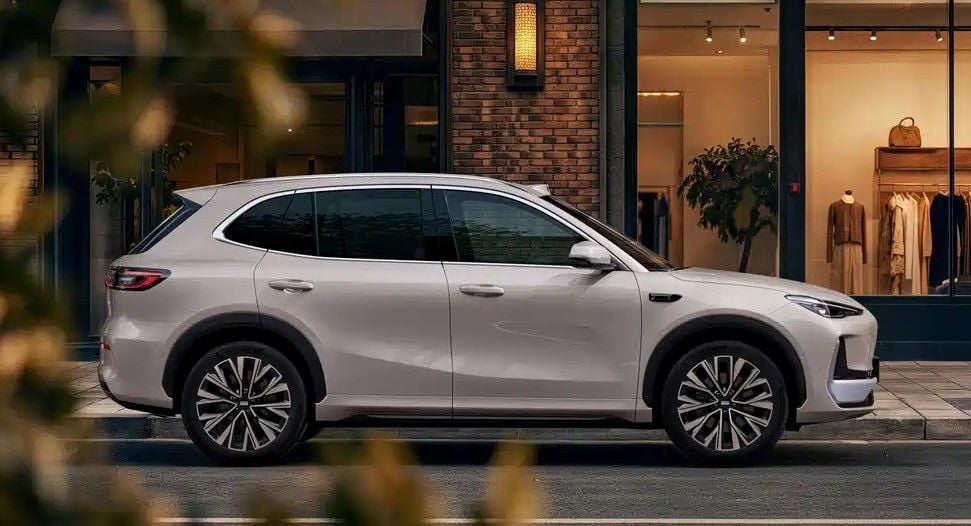 El nuevo Geely E5 da un enorme salto adelante: más potencia, más autonomía y 800 V