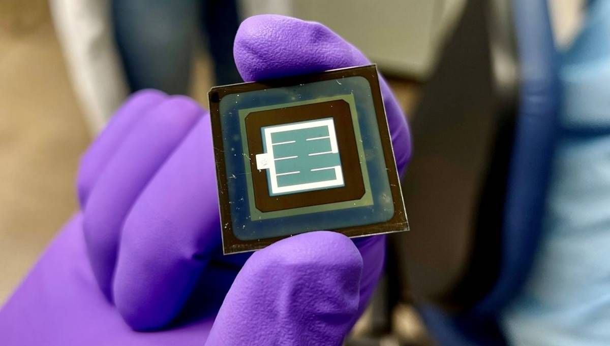 Las celdas solares de perovskita dan un paso clave hacia su fabricación masiva con eficiencia del 24,3%
