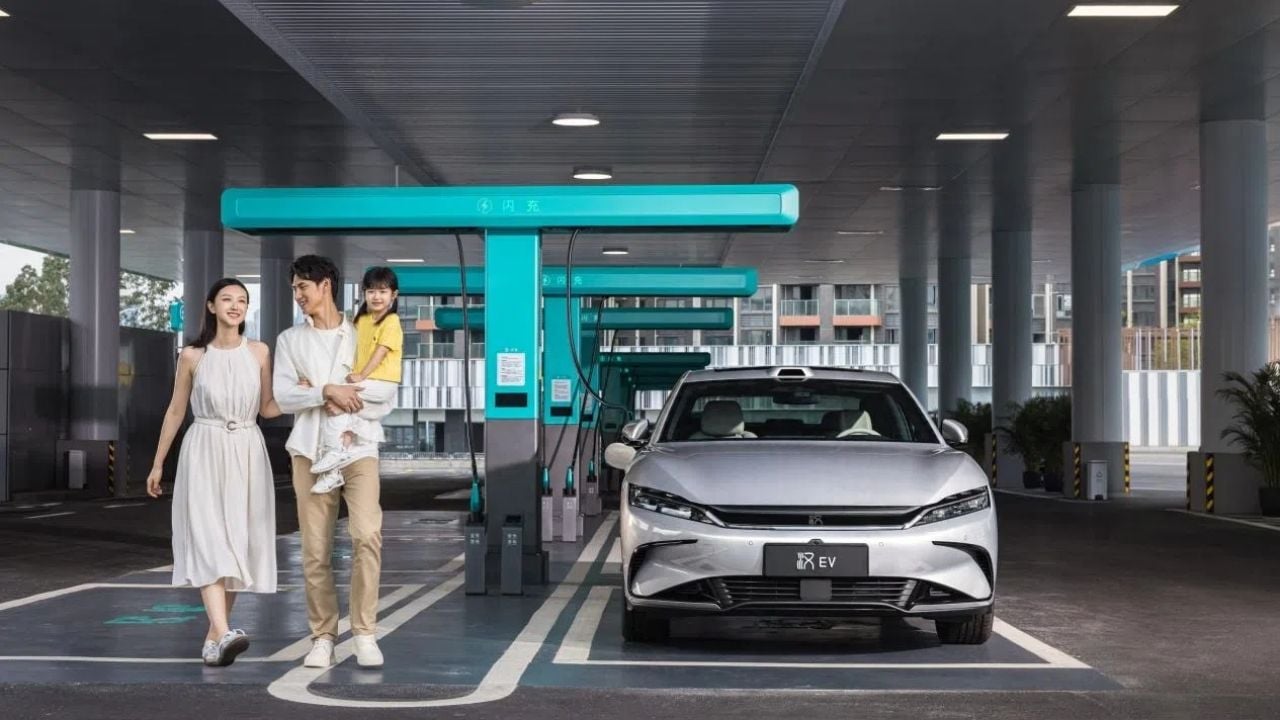 El BYD Han se renueva con 322 CV, hasta 705 km de autonomía y más eficiente que el Tesla Model 3